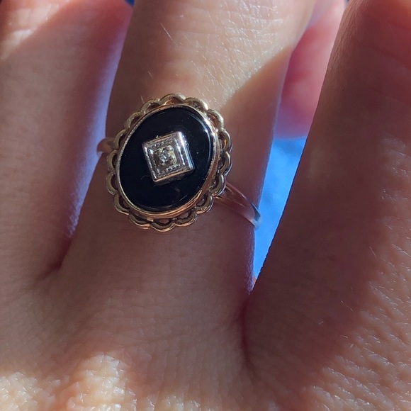 Vintage 10k Black and Gold Ring - Picture 7 of 9
